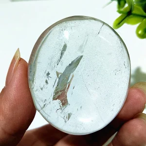 Natural Stone Smoky White Quartz Crystal Palm Home Decoration Meditate And Chakra Healing Crystals